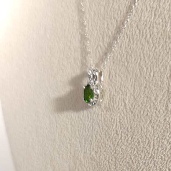Chrome Diopside Pendant Necklace - Picture 3 of 10